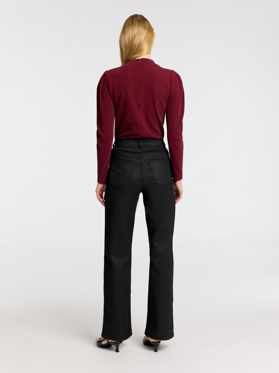 model_shot-back